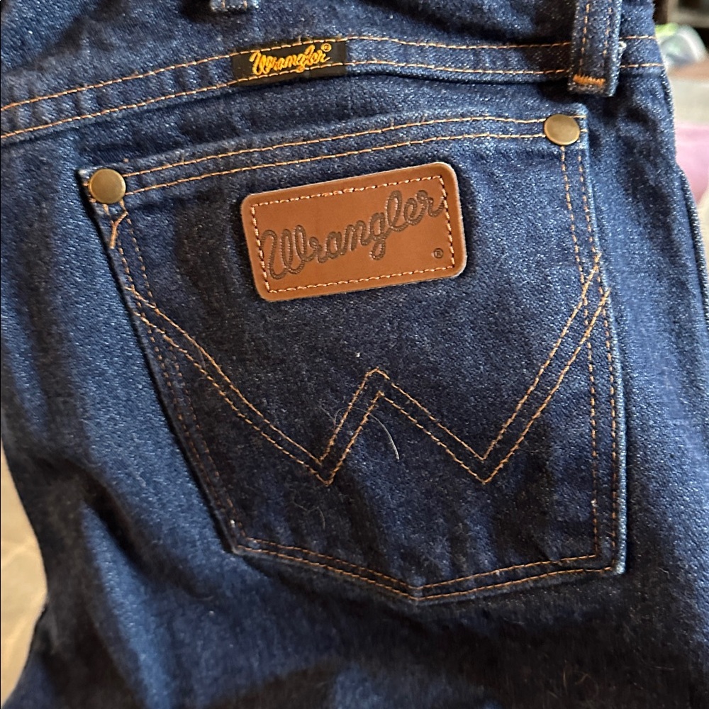 Premium Performance Cowboy Cut Regular Wrangler jeans size 36 x 32 - very stiff!